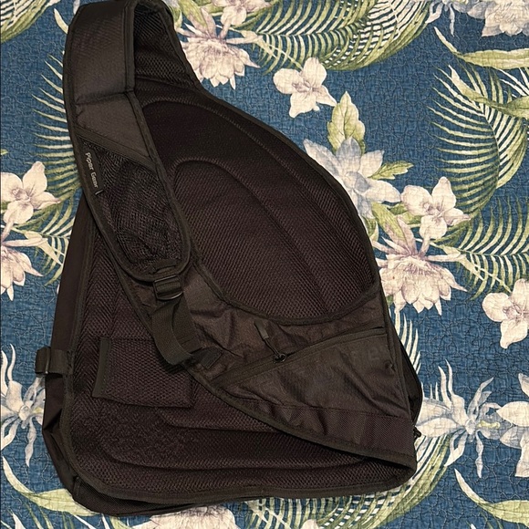 Sand Piper of California Gear Black Messenger Bag with Adjustable Strap - Picture 2 of 8